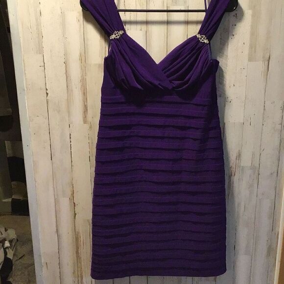 Dress by R& M Richard’s size 4p - Picture 1 of 6